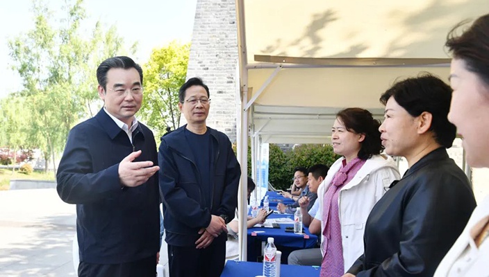 史志军调研节日促消费和安全生产工作